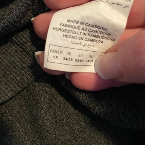 5xl cardigan (free with other purchases) - Picture 2 of 3